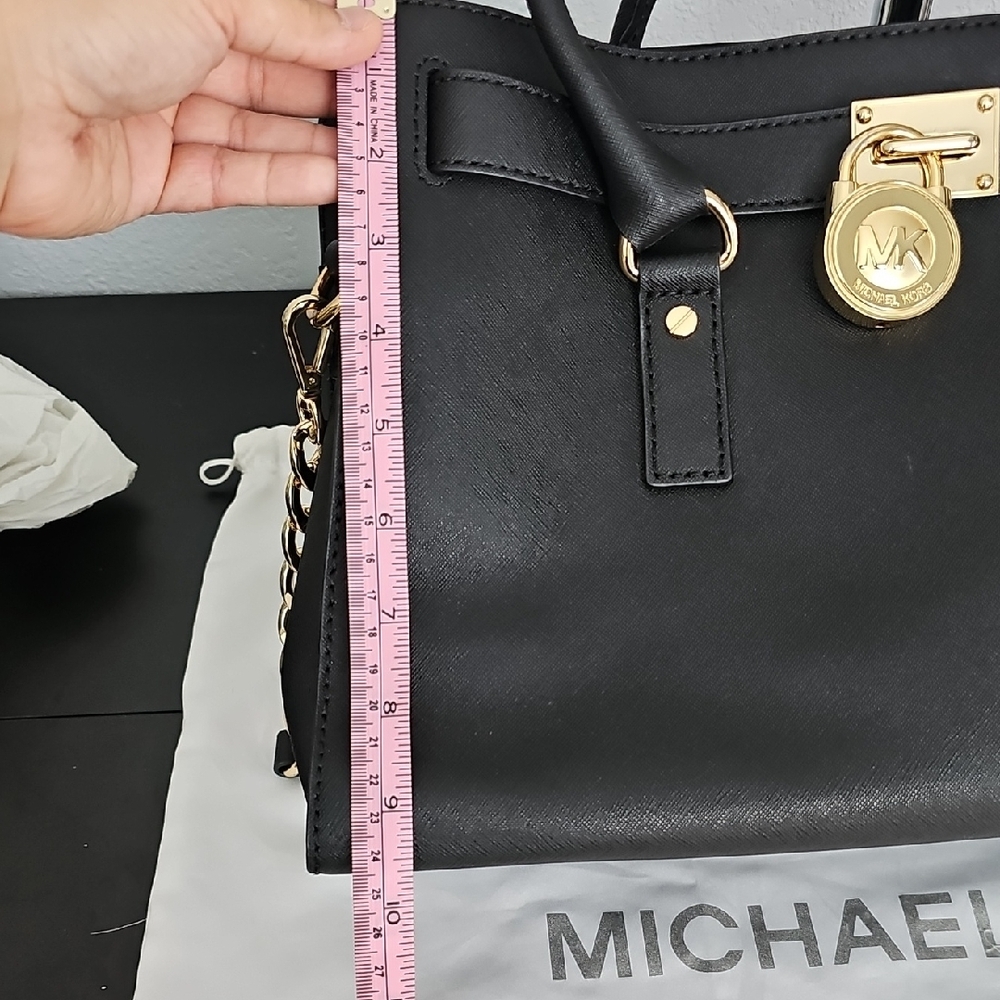 Michael Kors Black Hampton Leather Handbag - Picture 16 of 17